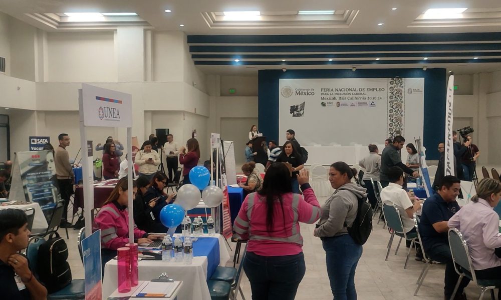 Se ofertaron 1 mil 300 vacantes en feria del empleo en CANACO – Brújula ...